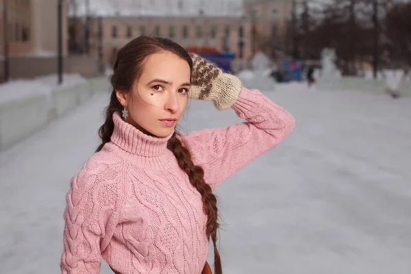 Young Woman Pink Winter Overall Combs Stands Open Air Outdoor — Stock Photo, Image