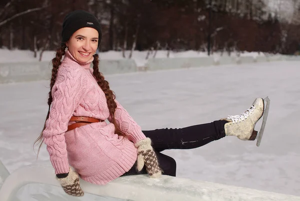 Patinaje Sobre Hielo Mujer Sentada Hielo —  Fotos de Stock