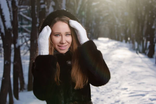 Winter Outdoor Portrait Cute Positive Young Girl Smiling Having Fun — Stock Photo, Image