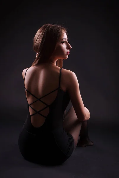 Красива Спина Молодої Жінки Чорній Сексуальній Сукні Luxury Beauty Брюнетка — стокове фото