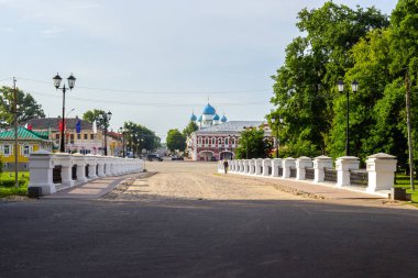 Nikolsky Köprüsü ve Uglich, Y varsayım meydanında bir görünümünü