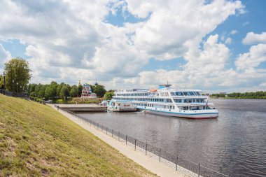 Yolcu motorlu gemi Uglich, Yaroslavl bölgesi içinde yatak