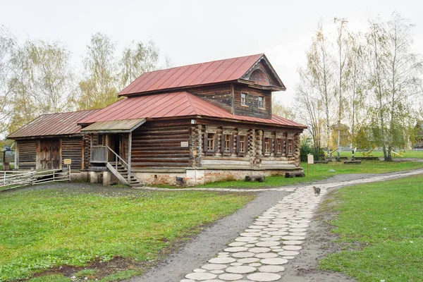 Будинок селянина в музей дерев'яної архітектури і горох — стокове фото