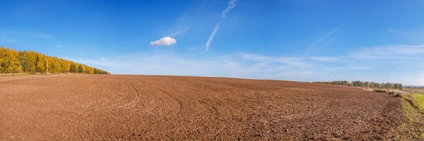 Arado campo no outono — Fotografia de Stock