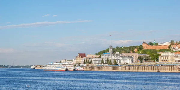Veduta di Nizhny Novgorod dal fiume — Foto Stock