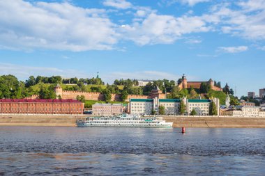 Nijniy Novgorod Kremlin, dolgu ve dock ile bir passenge