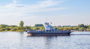 Bin Ladin'in bir feribot nehir geçiyor