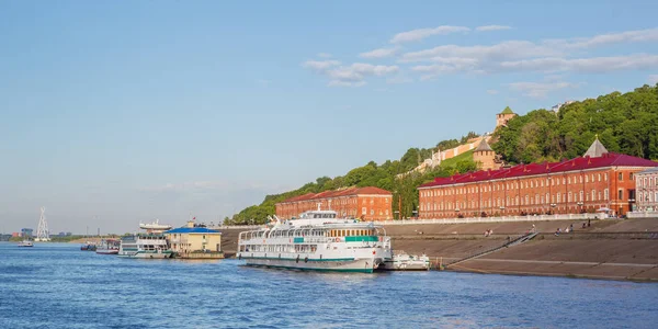 Набережная и причалы Нижнего Новгорода — стоковое фото