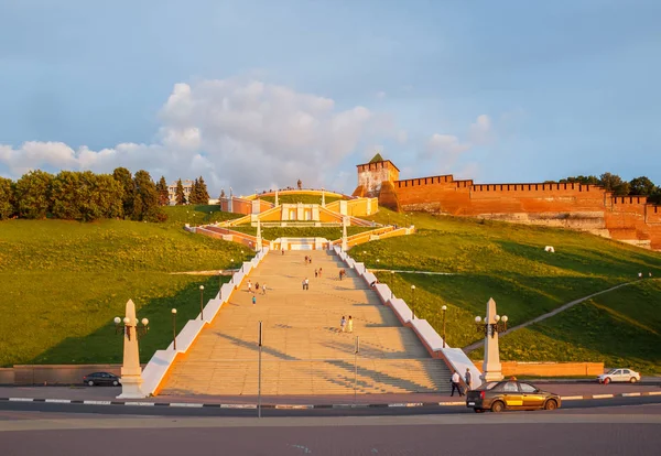 Batan güneşin yaz Chkalovskaya merdiven Nijniy Novgorod