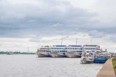 Yolcu nehir gemileri rıhtım Nijniy Novgorod