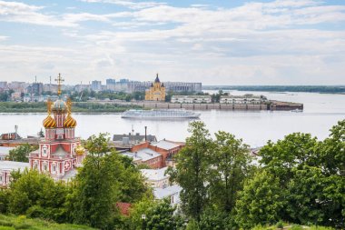 Nijniy Novgorod görünümü yürüyen motorlu gemi ve okları
