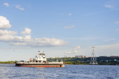 Feribot Nijniy Novgorod yakınındaki Volga haçlar