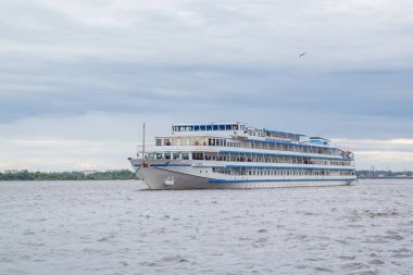 Yolcu gemisiyle bir nehir gezisi gitti