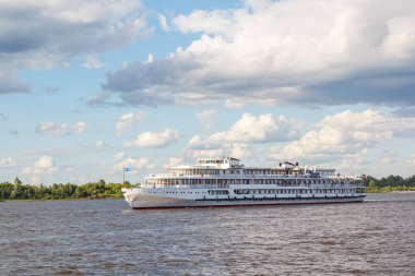 Volga üç katlı yolcu gemisinde