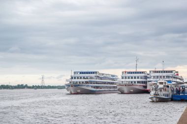 Yolcu gemisi bir uçakla gider
