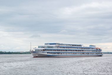Volga dört katlı yolcu gemisinde