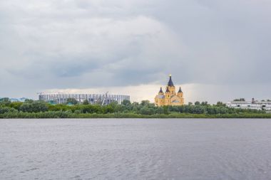 Alexander Nevsky Katedrali ve Futbol Stadyumu Nizhn üzerinde