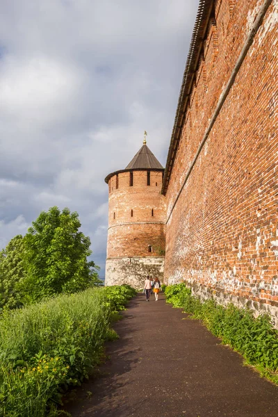 Beyaz Kule Nijniy Novgorod Kremlin'in bir yaz gününde