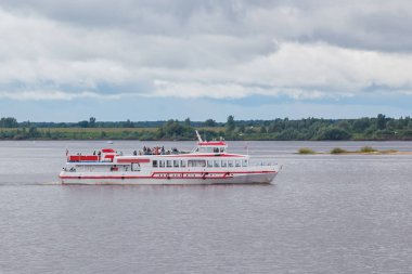 Nehir tekne Volga üzerinde yürüme 