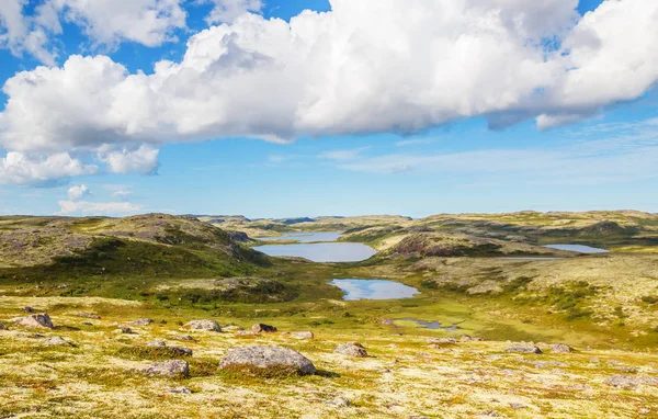 Kuzey Rusya'nın dağ Tundra göl sistemi