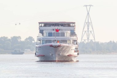 Görünümü Nijniy Novgorod kablo ve yaklaşıyor motorlu gemi