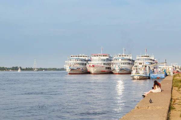 Nizhny Novgorod, dört yolcu motor gemi summe içinde yatak