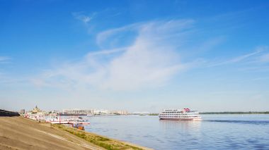 Bir gemi ile Volga görünümünü Nijniy Novgorod