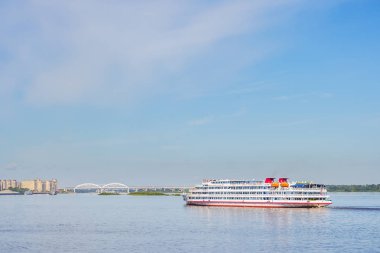 Gemi Nijniy Novgorod Volga Nehri boyunca kadar gider