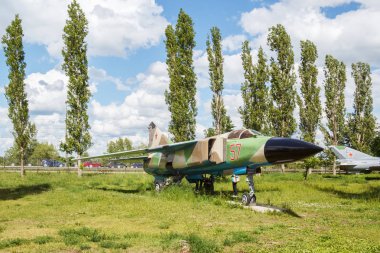 Katılımcı Fighter-Interceptor Mig-23 Nijniy Novgorod yaz aylarında zafer Parkı