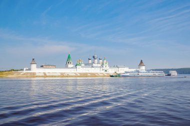 Volga RIV üzerinde kutsal üçlü Makaryevsky Zheltovodsky manastır