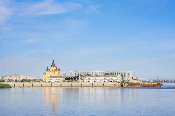 Seta de Nizhny Novgorod com um estádio no verão — Fotografia de Stock