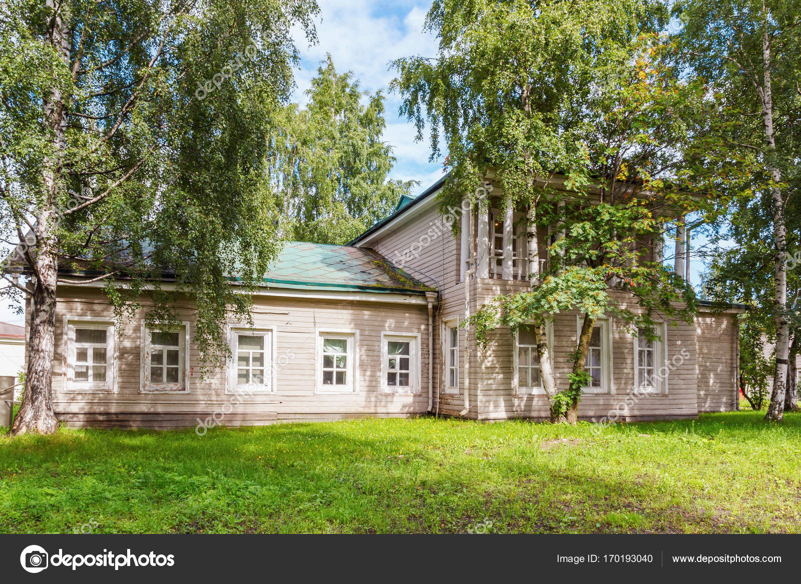 Holz Haus Villa In Petrosawodsk Stockfoto C Tischenkophoto