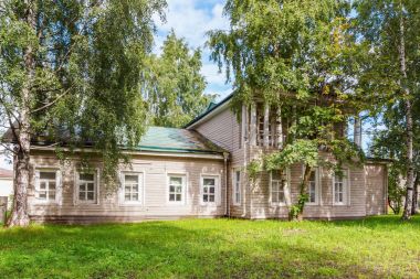 Ahşap ev-malikanede Petrozavodsk