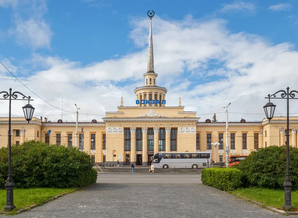 Tren istasyonu Petrozavodsk, yaz aylarında