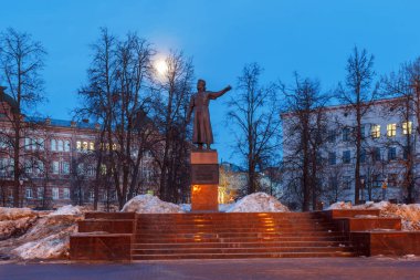 Çikolatalı meydanda Kozma madenciliği için anıt ve Pozharsky Nijniy Novgorod