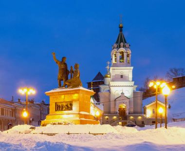 Anıt vatandaş Minin ve Prens Pozharsky Nijniy Novgorod