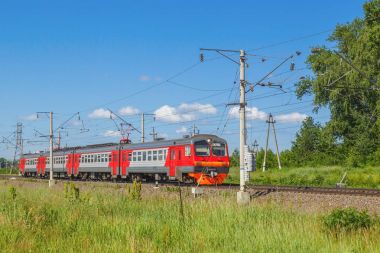 Tren rayları hareket eder.