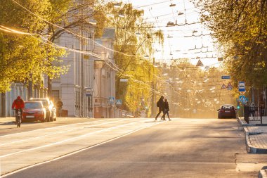 Şehrin sokak yürüyüş