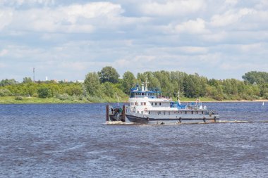 römorkör Nehri üzerinde
