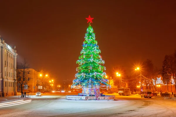 Minin, Rusya'nın meydanında Noel ağacı