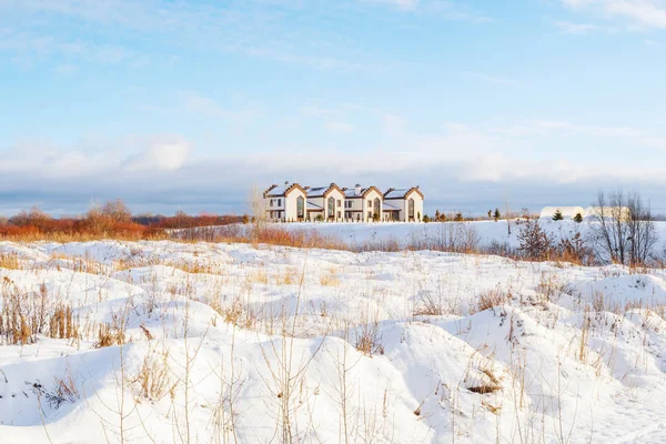 Kış manzarası ile evler — Stok fotoğraf