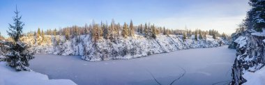 Kışın Ruskealsky Kanyonu Panoraması
