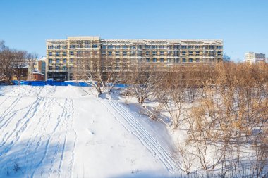 Ev yapım aşamasında bir yamaç