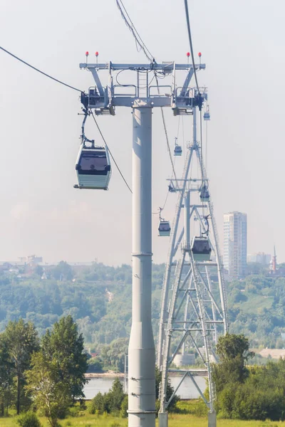 Reliance and trailers cable car in the city — Stock Photo, Image