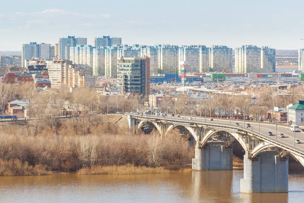 Мост и дома Нижний Новгород, Россия — стоковое фото