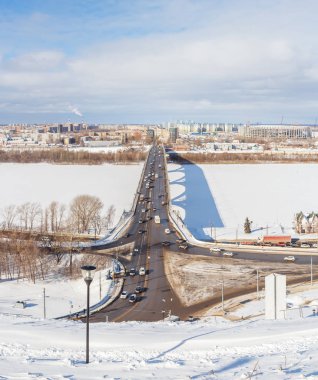 Gölge buzda Nizhny Novgorod, Rusya ile şehir Köprüsü