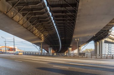 Viyadük karayolu üzerinde