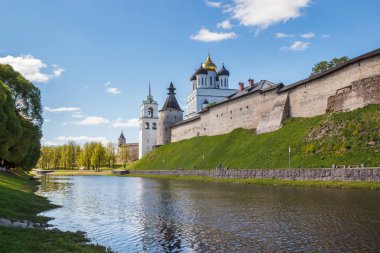 Pskov nehir, Kremlin ve Pskov katedralde