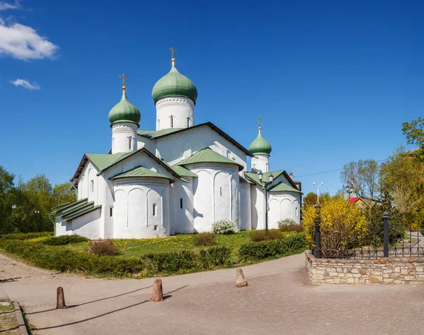 Iglesia de la Epifanía en Pskov — Foto de Stock