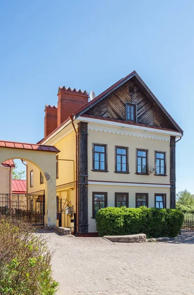 Acogedor pequeño hotel en Pskov — Foto de Stock